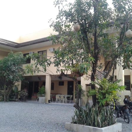 11Th Street Bed And Breakfast Bacolod Buitenkant foto