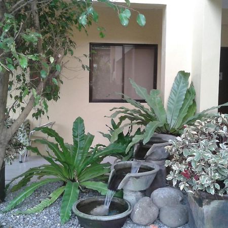 11Th Street Bed And Breakfast Bacolod Buitenkant foto