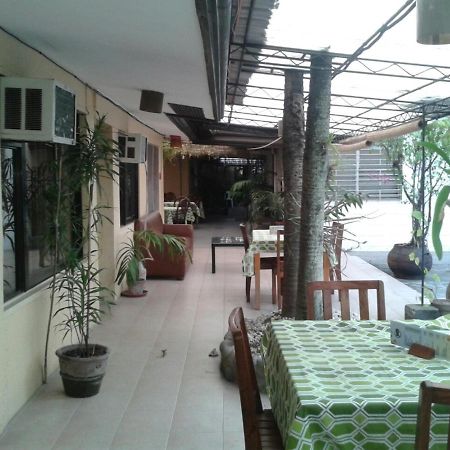11Th Street Bed And Breakfast Bacolod Buitenkant foto