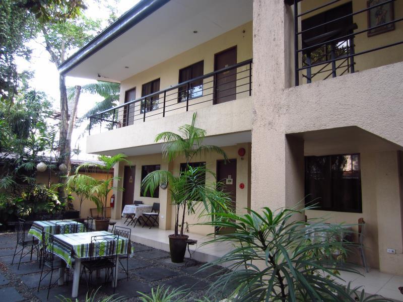 11Th Street Bed And Breakfast Bacolod Buitenkant foto