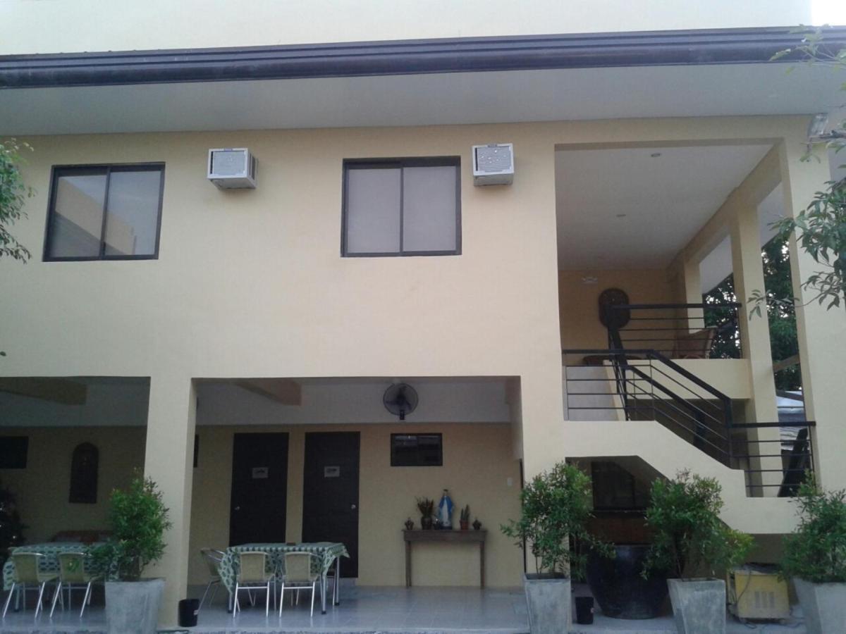11Th Street Bed And Breakfast Bacolod Buitenkant foto