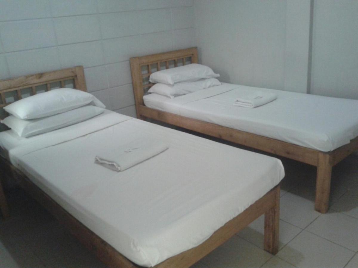 11Th Street Bed And Breakfast Bacolod Buitenkant foto