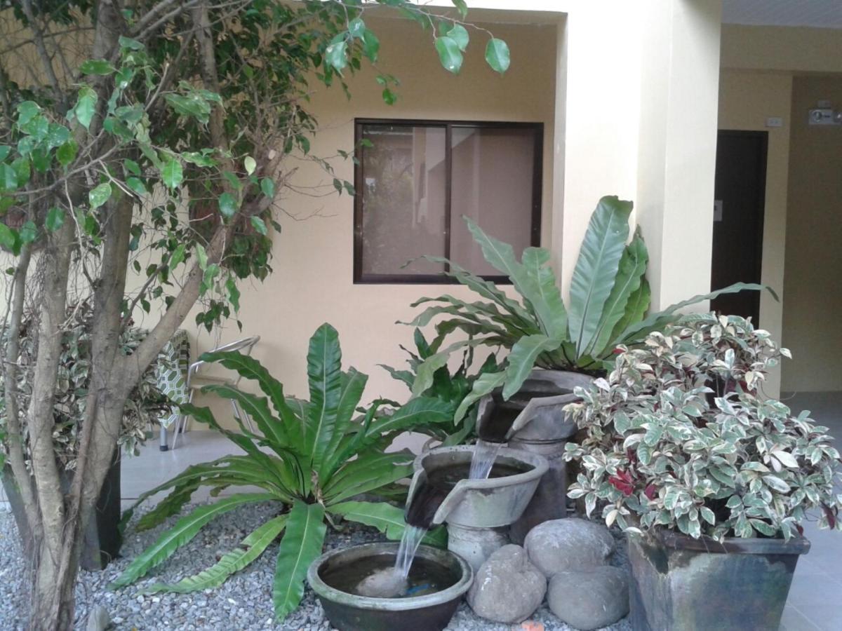 11Th Street Bed And Breakfast Bacolod Buitenkant foto