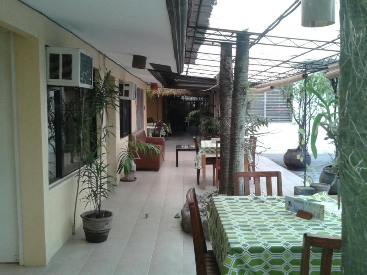 11Th Street Bed And Breakfast Bacolod Buitenkant foto