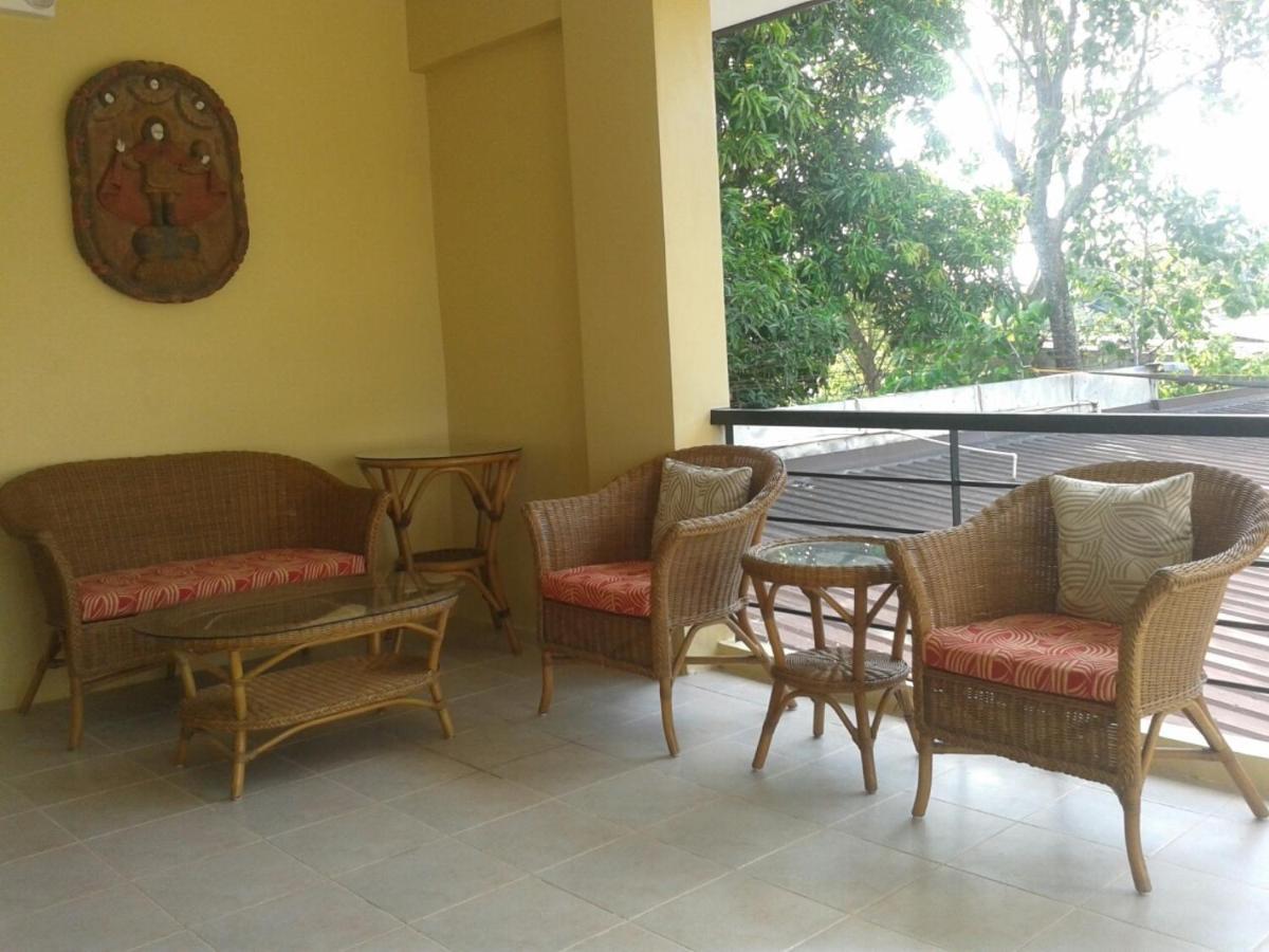 11Th Street Bed And Breakfast Bacolod Buitenkant foto